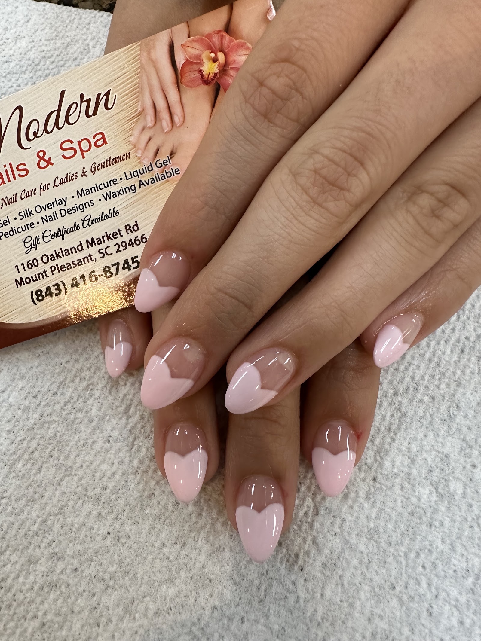 Modern Nails & Spa logo